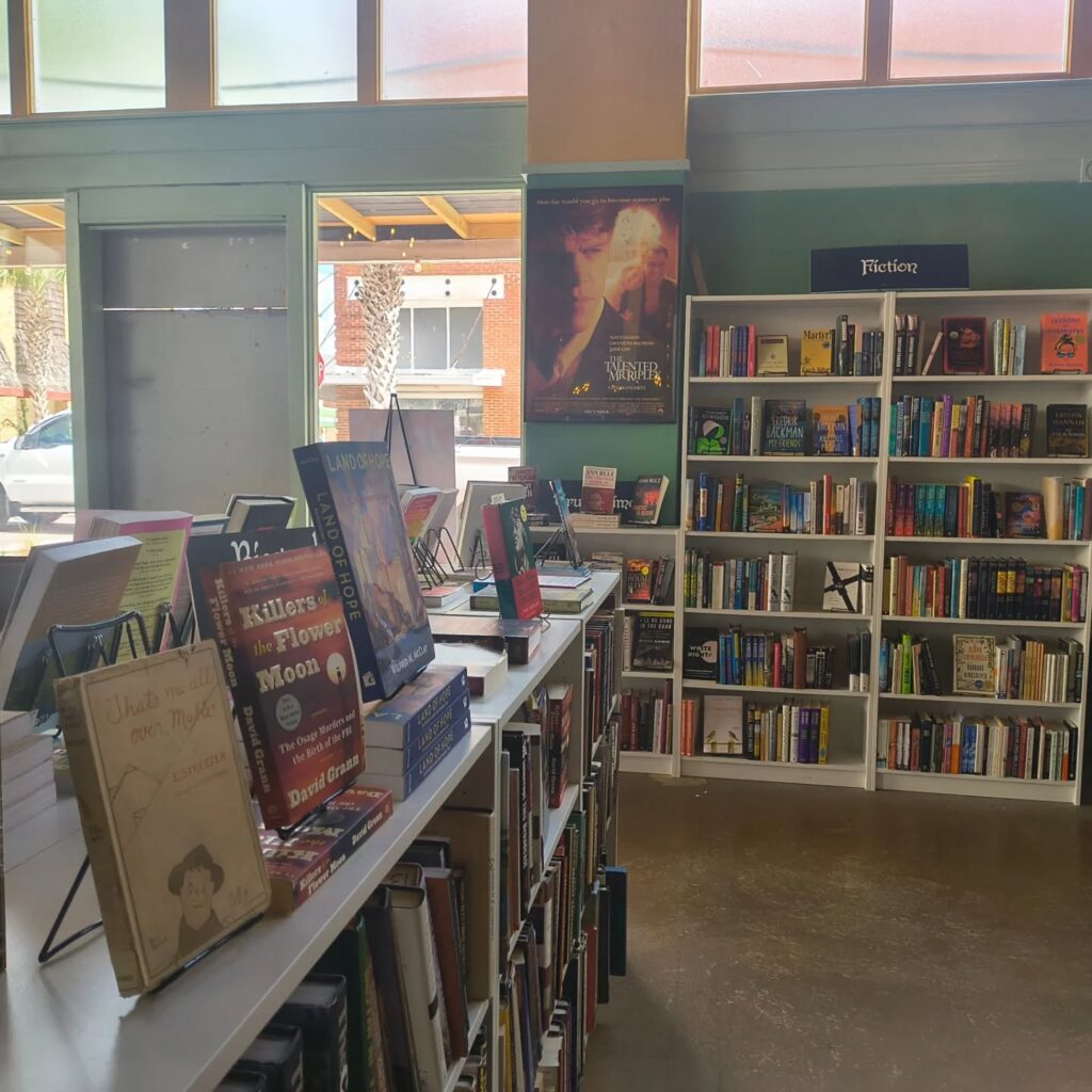 Dragon's Den Books in Arcadia is definitely a hidden gem! (Although it's in a great downtown location, so it's not really hidden. 🤔) Very indie author friendly and huge selection of new and used books. Check it out ASAP!  #indiebooks #indieauthor