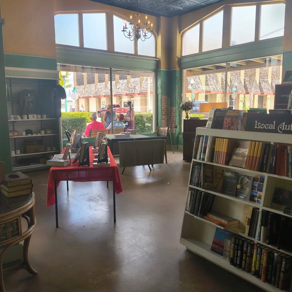 Dragon's Den Books in Arcadia is definitely a hidden gem! (Although it's in a great downtown location, so it's not really hidden. 🤔) Very indie author friendly and huge selection of new and used books. Check it out ASAP!  #indiebooks #indieauthor