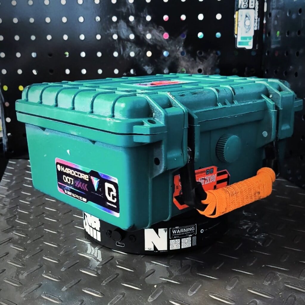 Trying out the turntable...decided to make a video featuring my #cyberpunk themed Collector Crates! Each is filled with my books and stickers, of course.

These will be available starting Saturday at all of my book signings and events! 

#cyberpunkart #cyberpunkdesign #scifi #cosplay #indieauthor